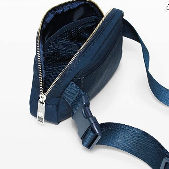 RARE Navy Blue Lululemon Everywhere Belt Bag *1L - Picture 4 of 6